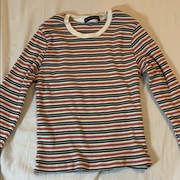 Brandy Melville Tops - brandy melville santana top